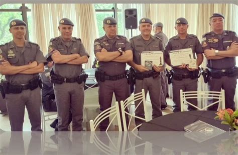 POLICIAIS MILITARES DO 53º BATALHÃO SÃO HOMENAGEADOS PELO COMANDANTE