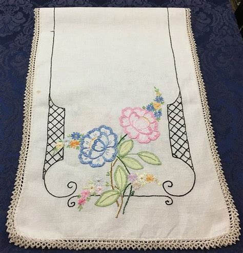 Vintage Linen Hand Embroidered Table Runner Dresser Scarf With Applique