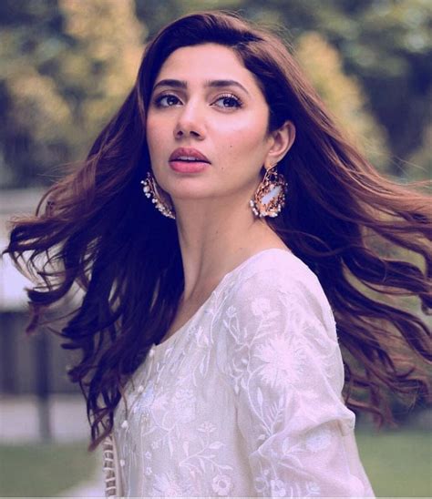 Pin By Manahil Khan On Mahira Khan Pakistani Actress Mahira Khan