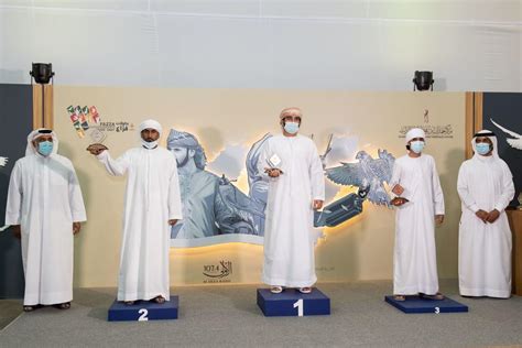 تتويج الفائزين في بطولة فزاع للصيد بالصقور | صحيفة الخليج