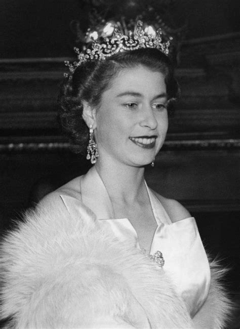 Meet the monarch who served in the military and wasn't born to be queen. Must-See Vintage Photos Of Queen Elizabeth II | Her ...