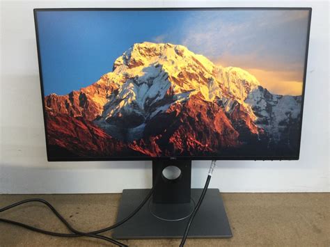 Monitor Dell U2417h 24” Ultra Sharp Ips Monitor No Cables Appears To