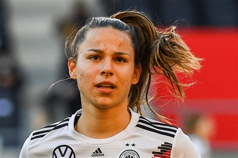 Wird Lena Oberdorf Europas Fußballerin des Jahres 2021/22? - FUMS Magazin