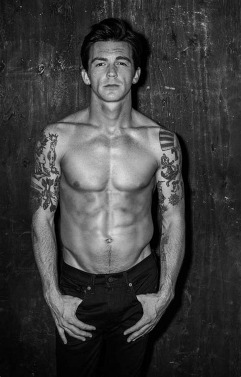 Drake bell was born on june 27, 1986 in santa ana, california, usa as jared drake bell. Drake Bell Shows Off Six-Pack Abs Amid Feud With 'Drake & Josh' Co-Star Josh Peck ...