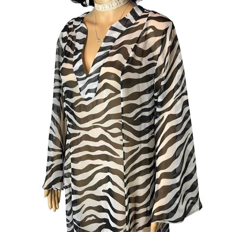 Victoria's Secret Women's Black and White Cover-ups | Depop