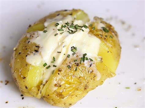 Microwave Sour Cream Baked Potato Recipe And Nutrition Eat This Much