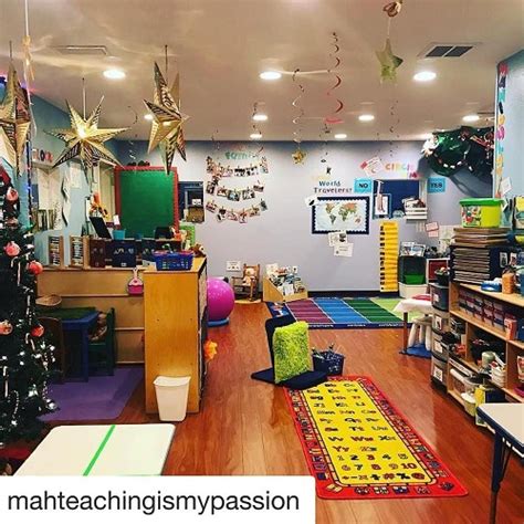 Classroom décor, classroom decorations, classroom decorating ideas, teacher decorations. 55+ Innovative Christmas classroom decorations to try out ...