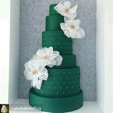 Pin By Kwesi Charles On Cakesss Emerald Wedding Cake Green Wedding