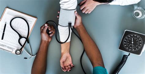 Namun akan lebih baik jika orang tua diperiksa oleh dokter ketika memiliki tekanan darah di atas 130/80. Tekanan Darah Normal: Pastikan Selalu dalam Batas Wajar