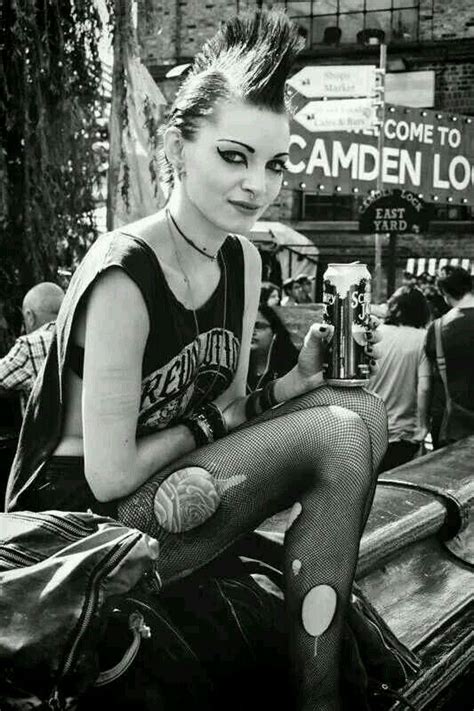 Punk Girl This Eyeliner Perfection New Wave New Retro Wave Punk Rock Hair Punk Rock