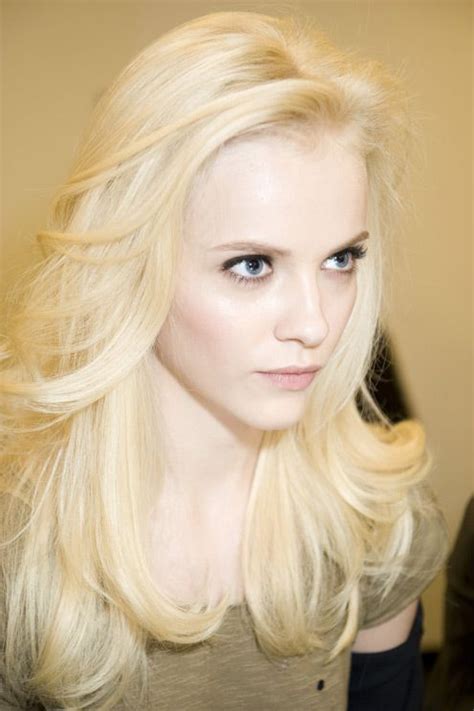 Mallary Taylor You Can So Do Your Hair Like This With Images Hair Pale Skin Blonde Hair