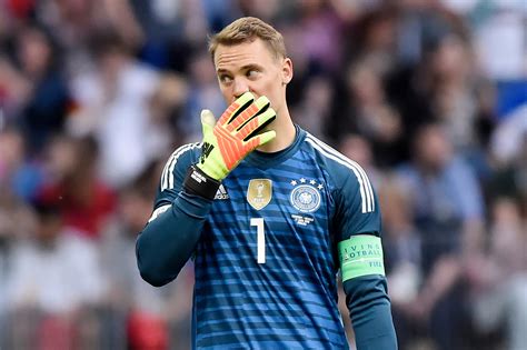 Let's take a look at his family, personal life, career, achievements, net worth, and some fun facts. FC Bayern: Manuel Neuer: Weshalb seine Verlängerung bei ...