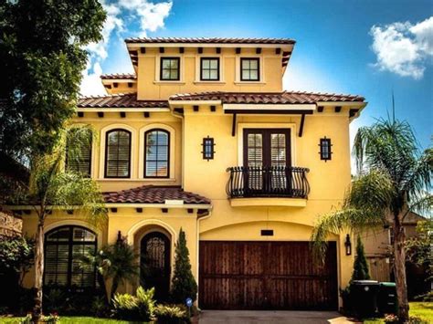 Gorgeous columns frame the entryway into the spacious. 30+ Flawless Exterior House Paint Ideas With Yellow Colors ...