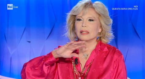 Domenica In Amanda Lear Sono Stata La Prima Fake News E L Ho Sfruttata