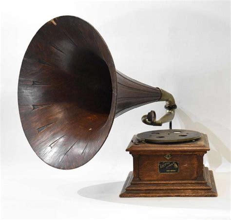 victor III #34000 phonograph with Oak Horn