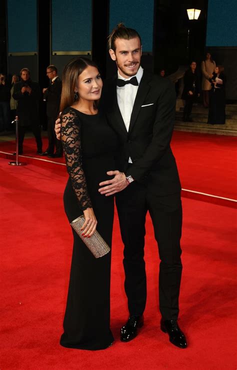See more ideas about gareth bale, baling, soccer players. Gareth Bale cradles pregnant girlfriend's baby bump at ...