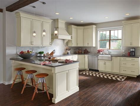 Because cabinetry is such an integral part of our homes, bishop cabinets makes each cabinet to order so that you can structure your living spaces to best suit your particular needs. Pin by Teresa Li on White Kitchens | Classic kitchen style ...