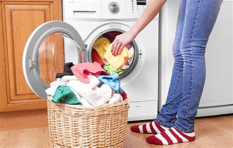 ترفندهای مهم و کلیدی برای شستن لباس با دست و با ماشین لباسشویی