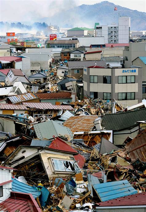 Gempa yang berpusat di fukushima, tepatnya di bagian pantai timur jepang, miliki. logic is possible: Foto Gempa Jepang 8.9 SR