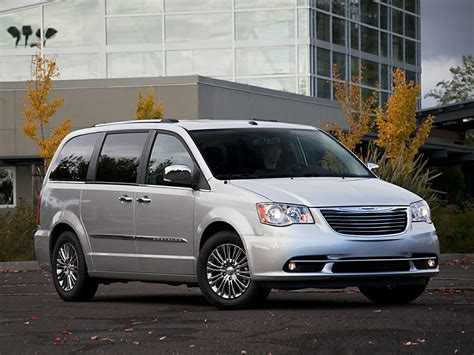 2014 Chrysler Town And Country Price Photos Reviews And Features