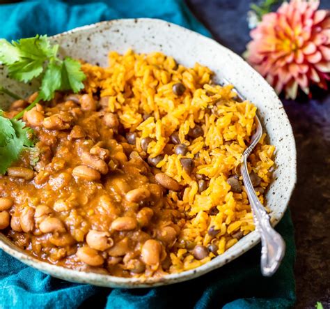 Puerto rican rice and beans (habichuelas guisadas) | kitchen gidget. MOM'S AUTHENTIC UERTO RICAN RICE AND BEANS #LUNCH # ...