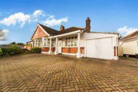 2 Bedroom Bungalow For Sale In Havering Road Romford Rm1