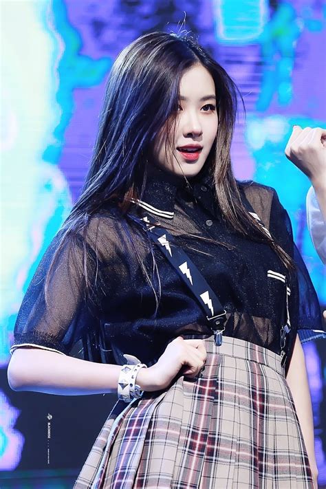 10 Dark Haired Blackpink S Rosé Moments That Will Make You Wish She D Go Back To Black Koreaboo