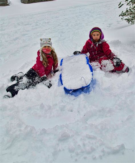 Kids Know What To Do When It Snowshave Fun Westside Seattle
