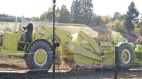 Terex 82 80 Bulldozer Pushing A Terex Motor Scraper Otago New