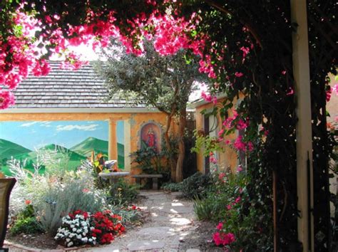 35 Interesting Tuscan Garden Design Ideas For Inspiration Tuscan