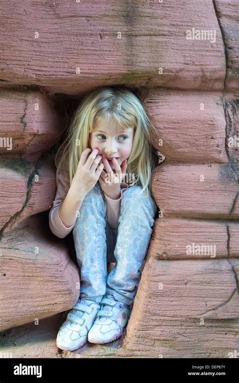 Seek Playing Hide Hi Res Stock Photography And Images Alamy