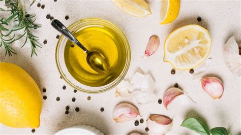 Reduce las várices con este eficaz aceite de romero limón y ajo