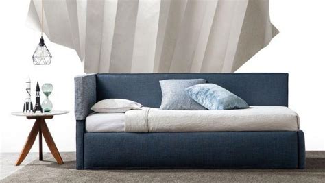 Il divano letto singolo ha una marcia in più, ovvero consente di sfruttare al meglio lo spazio disponibile anche nel caso in cui quest'ultimo scarseggi. Come Trasformare Un Letto Singolo In Divano - Sterne Basteln