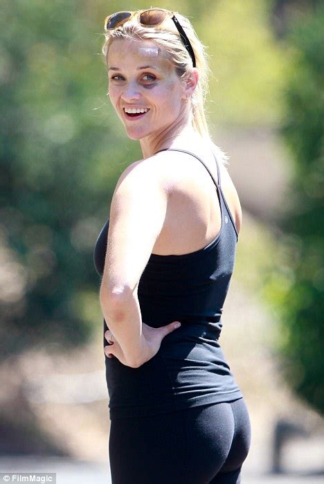 Reese Witherspoon Shrugs Off Her Injuries As She Takes Up Jogging Again Two Weeks After Being