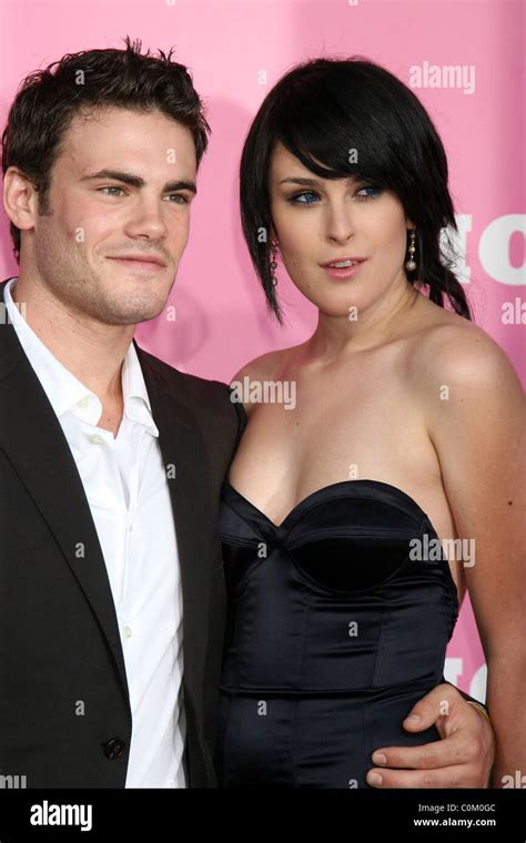 rumer willis and guest premiere of the house bunny at the mann s village theater arrivals