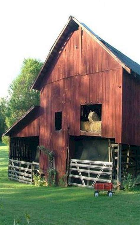 45 Beautiful Rustic And Classic Red Barn Inspirations Old Barns Country Barns