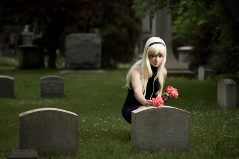 The Return Gwen Stacy Visits The Grave Site Hookedonpheo Flickr