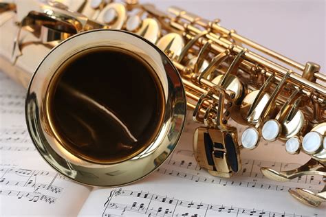 Fotos Gratis Reflexión Instrumento Musical Saxofón Oro Latón