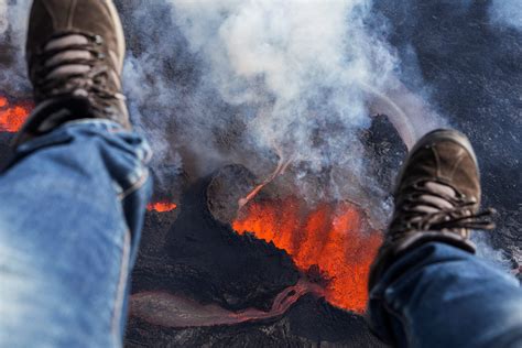 15 Incredible Photographs Of The Volcano In Iceland