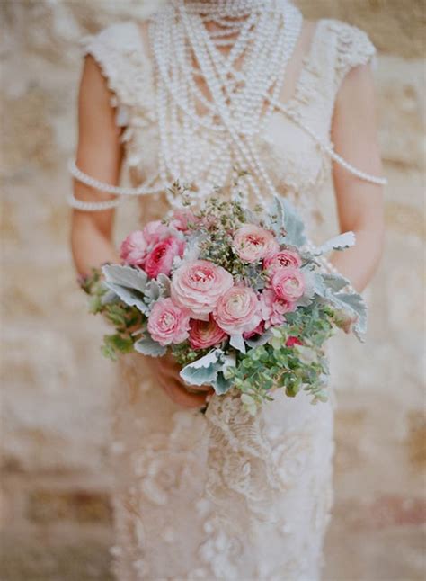 Here are 15 wedding florists in singapore who provide exquisite bridal bouquets & wedding flowers bring life and romance to your wedding. Bride-In-Dream: Top Flowers to Use In A Bridal Bouquet Ⅰ