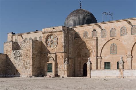 Tweede Nacht Vol Met Geweld In Al Aqsa Moskee Jeruzalem