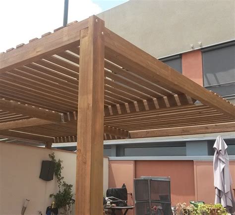 Pergolas de madera de abeto laminado con techo de policarbonato celular de 10 mm. Toldos pérgola - Jasoma Toldos