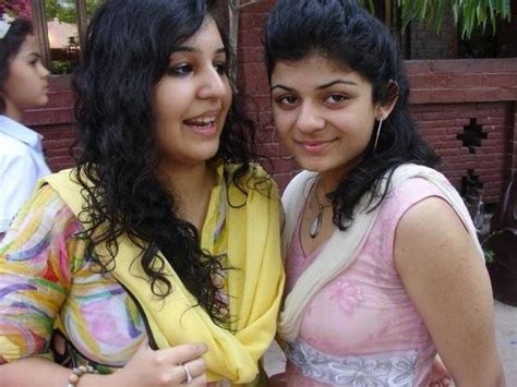 Free Cute Indian College Girls And Pakistani Girls And House Wife