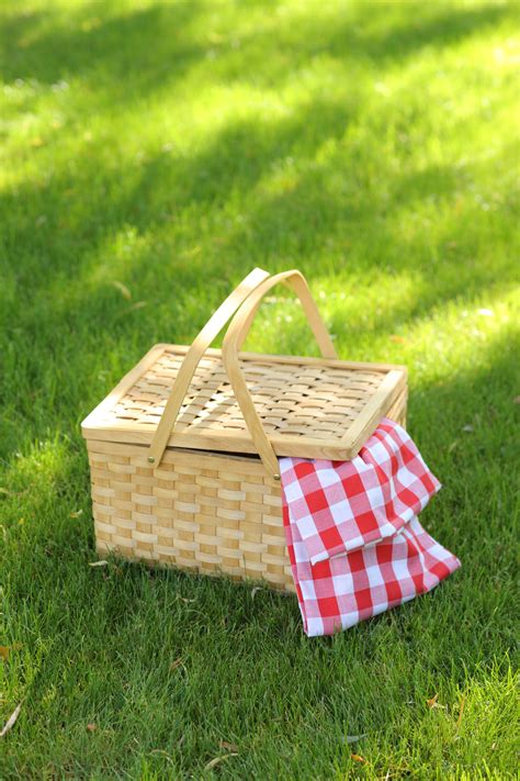 Summer Picnic-Planning The Ultimate NYC Picnic | Picnic, Picnic planning, Picnic theme