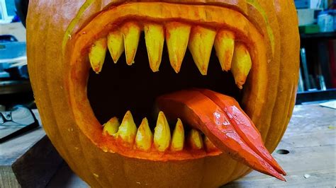 scary creepy pumpkin carvings