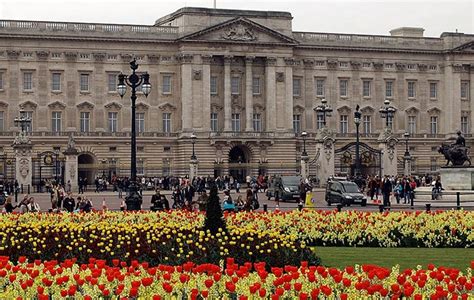Theres A Job Opening At Buckingham Palace Brit Co