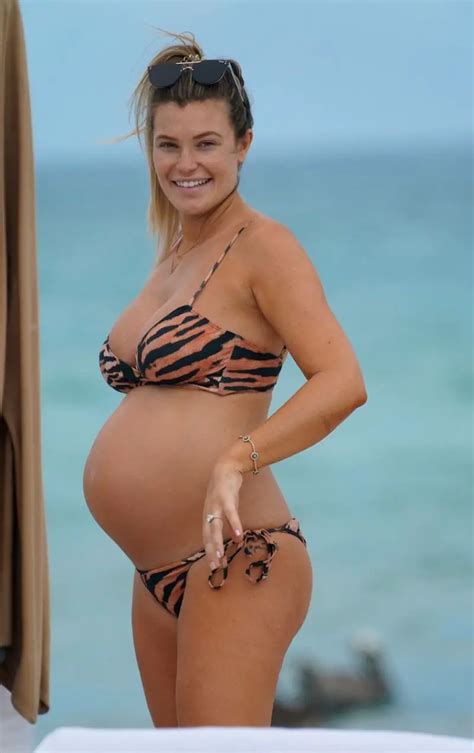 Pregnant Samantha Hoopes In Bikini At A Beach In Miami My XXX Hot Girl