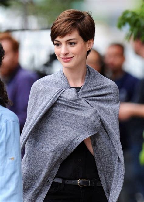 Anne Hathaway Oval Face Haircuts Trendy Haircuts Haircuts For Long