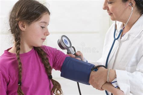Nurse Measure Blood Pressure In Children Telegraph