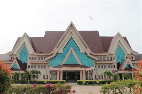 Rujukan dari buku sejarah dan sumber internet. COVID-19: Aktiviti KM, Setiausaha Kerajaan Melaka dan ahli ...
